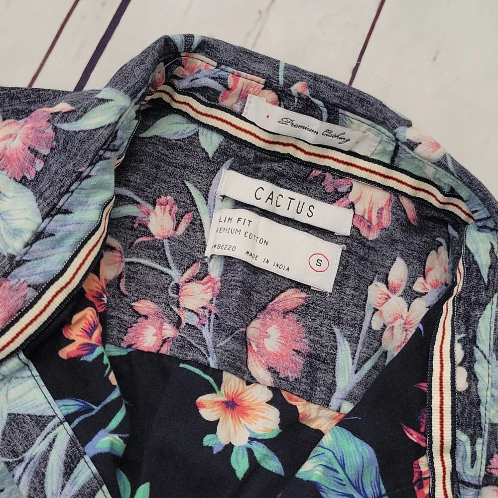 Cactus Floral Print Button Down - Picture 8 of 8